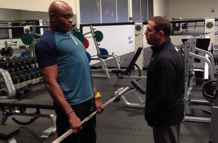 Anderson faz treinamento físico em sua academia em Los Angeles. Foto: Instagram/Reprodução