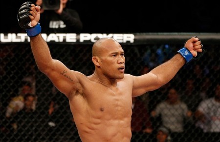 R. Jacaré (foto) venceu as três lutas desde que estreou no UFC. Foto: Josh Hedges/UFC