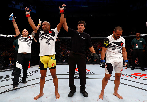 Serginho (esq) derrotou Davi (dir) por pontos. (Foto: Buda Mendes / UFC)