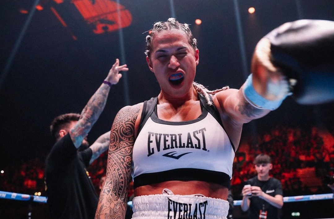 Jully Poca Vence Ex Atriz Porn E Avan A Final De Torneio De Boxe