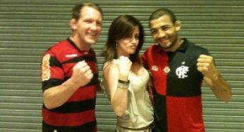 Gray Maynard treina na Nova União e veste camisa do Flamengo com José Aldo