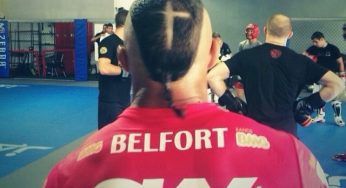 Belfort inova mais uma vez em corte de cabelo e exibe cruz na nuca