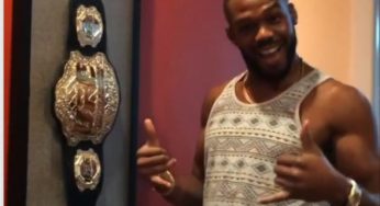 Vídeo: Jon Jones mostra espaço reservado para o cinturão do UFC em sua casa