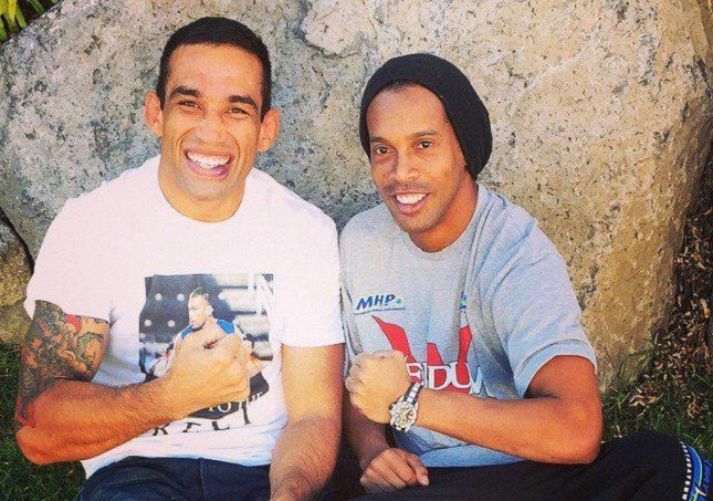 Ronaldinho Gaúcho parabeniza Werdum por conquista do título do UFC:  'Emocionou a todos' - Superesportes