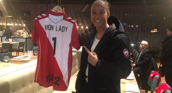 Campeã De Randamie é homenageada por time de coração na Holanda