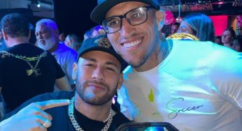 Charles do Bronx leva cinturão dos leves para festa e registra encontro com Neymar