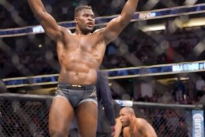 F. Ngannou (esq.) derrotou C. Gane (dir.) por pontos no UFC 270