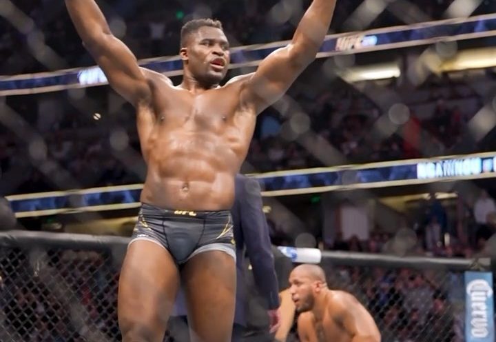 F. Ngannou (esq.) derrotou C. Gane (dir.) por pontos no UFC 270