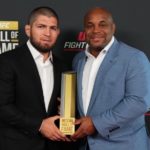 Daniel Cormier e Khabib Nurmagomedov são membros do 'Hall da Fama' do UFC. Foto: Reprodução/Instagram @ufc