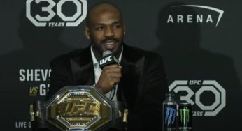 Daniel Cormier enaltece triunfo de Jon Jones no UFC 285, mas faz ressalva sobre o campeão dos pesados