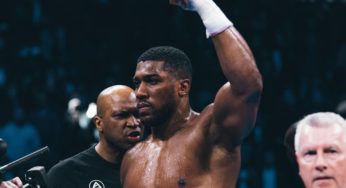 Anthony Joshua volta a vencer e desafia compatriota Tyson Fury por título mundial de boxe