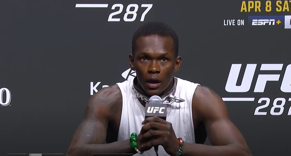 Campeão de UFC Israel Adesanya, viraliza nas redes ao aparecer