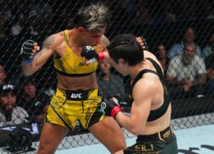 Amanda Lemos em apresentação no UFC 292