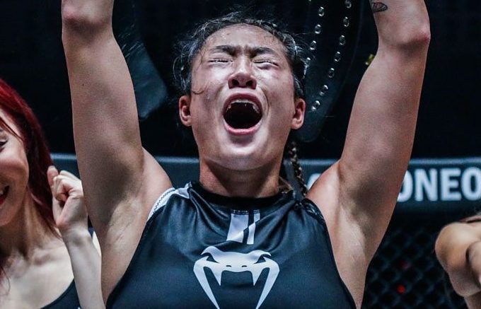 Campeã do ONE, Angela Lee faz confissão chocante, revela tragédia familiar e alerta sobre saúde mental no MMA. Foto: Reprodução/Instagram/@angelaleemma