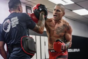 Alex Poatan é campeão dos meio-pesados. Foto: Reprodução/Instagram @ufcbrasil