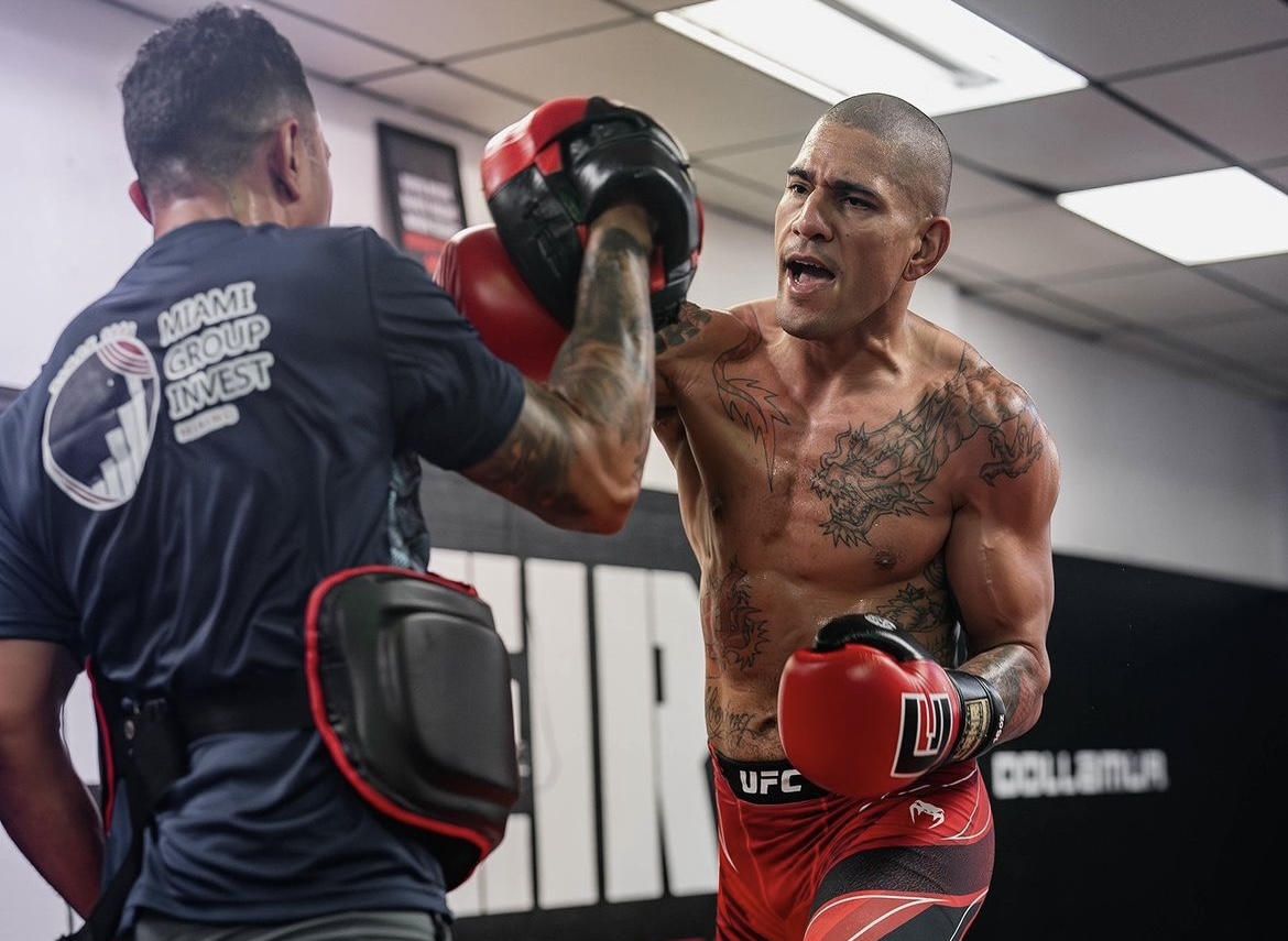 Alex Poatan é campeão dos meio-pesados. Foto: Reprodução/Instagram @ufcbrasil