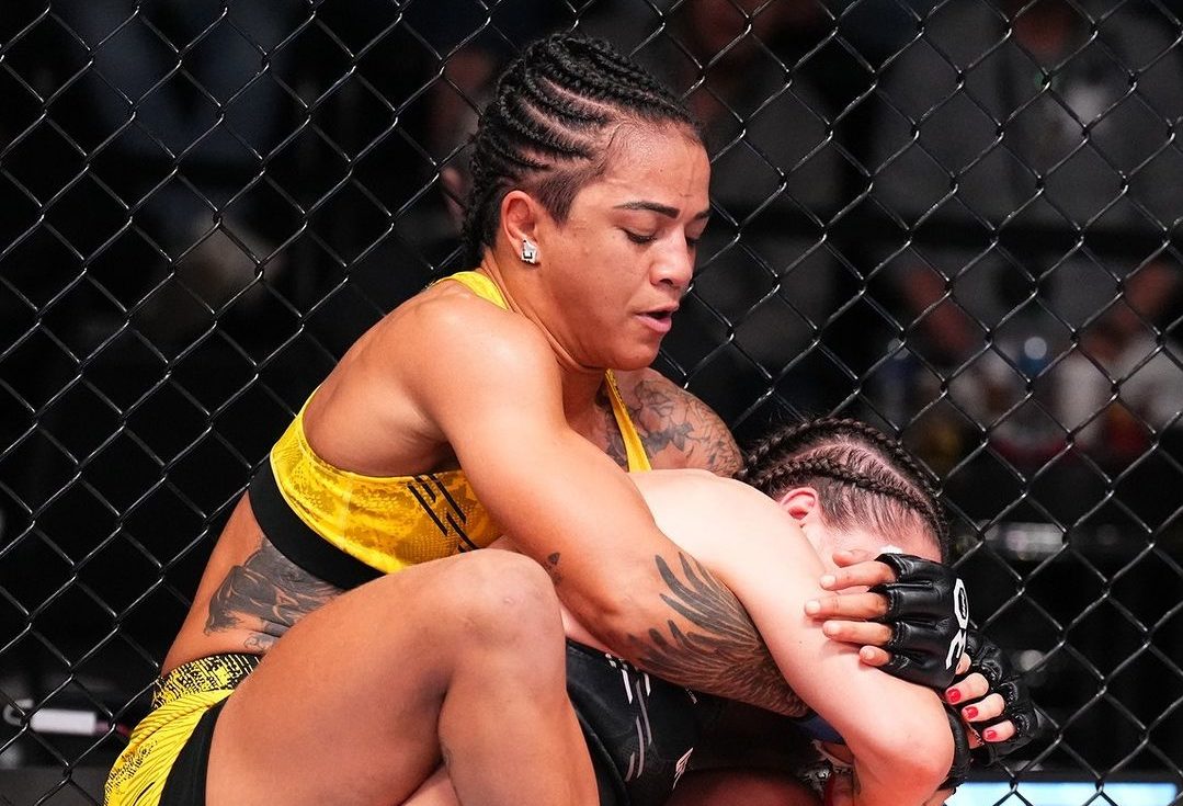 Viviane Araújo vence Jennifer Maia em duelo brasileiro equilibrado no UFC Vegas 81. Foto: Reprodução/Instagram/@ufcespanol