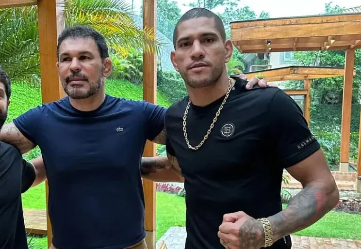 Alex Poatan posa ao lado de Rodrigo Minotauro Foto: Reprodução/Instagram @MinotauroMMA