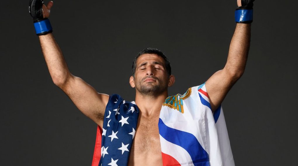 Beneil Dariush após vitória no UFC. Foto: Reprodução/Twitter/@UFC