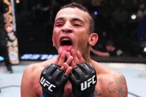 Carlos Prates tem estreia dos sonhos e consegue nocaute brutal no UFC Las Vegas 86. Foto Reprodução Instagram UFC Espanol