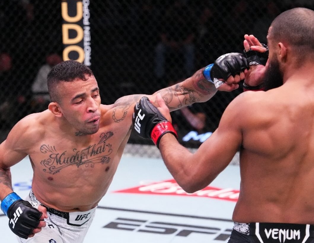 Carlos Prates Tem Estreia Dos Sonhos E Consegue Nocaute Brutal No UFC ...