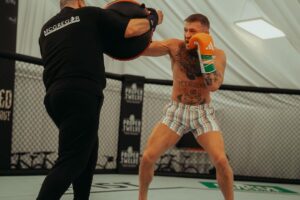 Conor McGregor em sessão de treino. Foto: Reprodução/Instagram