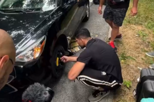 VÍDEO: Alex Poatan troca pneu de carro de fã às vésperas do UFC 303 e viraliza nas redes sociais