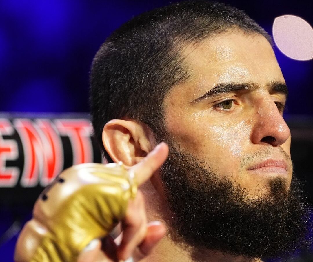 Islam Makhachev em luta no UFC 302. Foto: Reprodução/Instagram/UFC