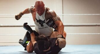 IMAGEM FORTE: The Rock exibe lesão sofrida em gravação de filme sobre campeão do UFC