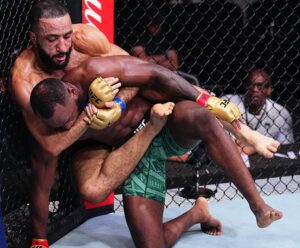 Belal Muhammad domina Leon Edwards, estraga festa inglesa e se torna o novo campeão dos meio-médios do UFC