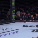 UFC 304: Manel Kape quebra o dedo no meio da luta e tenta consertar sozinho; veja cena. Foto: Reprodução/Twitter