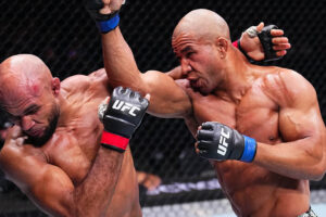 Gregory Robocop impõe jogo, domina Christian Leroy Duncan e garante noite brasileira com vitória no UFC 304. Foto: Twitter/UFC News