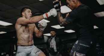 VÍDEO: Du Plessis não perdoa parceiro de treinos e aplica golpe brutal em preparação para UFC 305