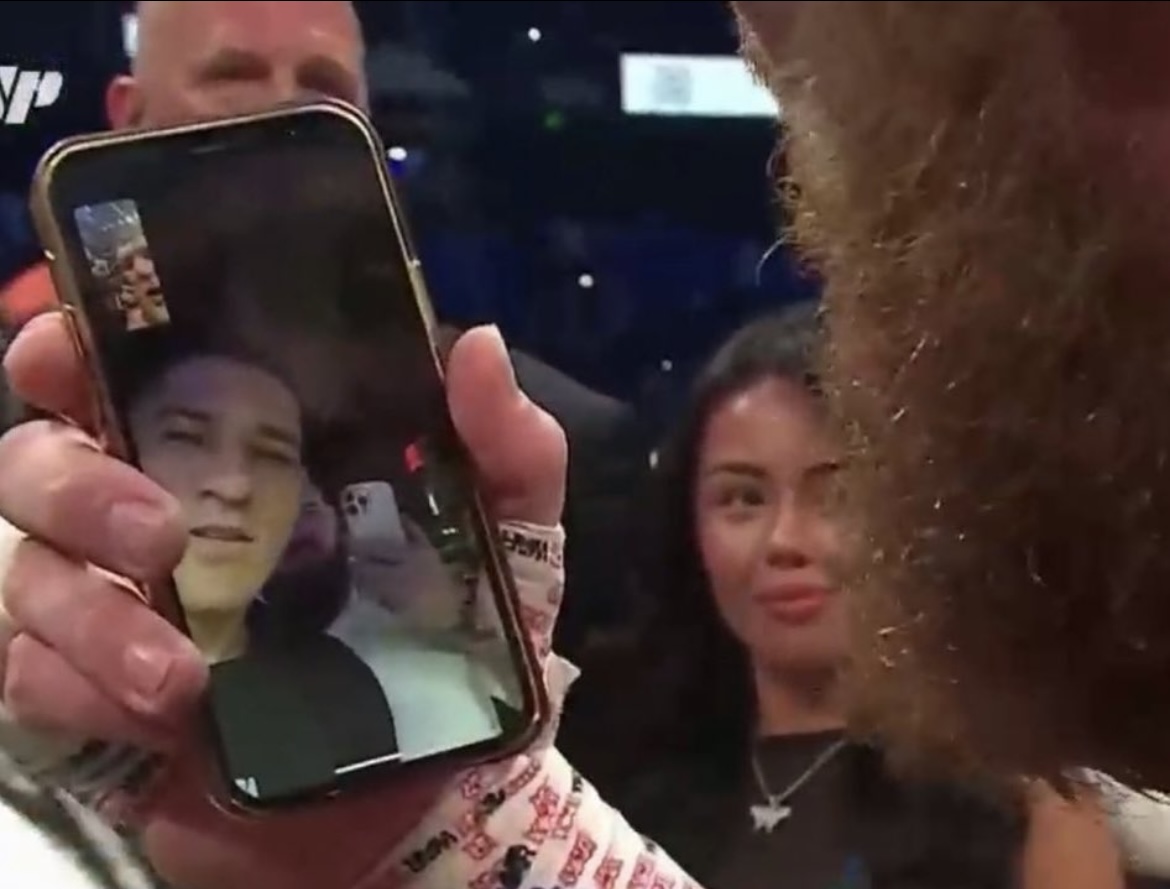 Jake Paul durante chamada de vídeo com Alex Poatan. Foto: Reprodução/DAZN