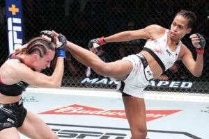 Luana Dread supera pé quebrado, se emociona e conquista a terceira vitória seguida no UFC Vegas 94. Foto: Reprodução/Twitter/UFC News