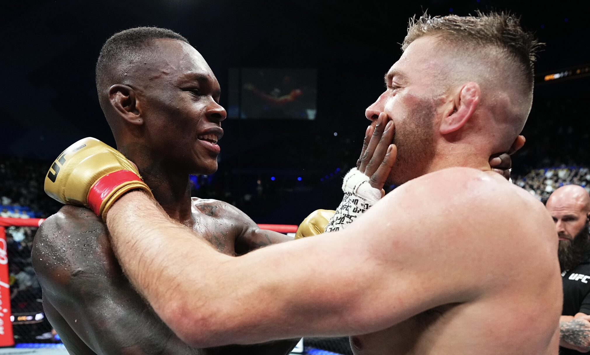 Adesanya foi derrotado por Dricus du Plessis no UFC 305. Foto: Reprodução/Twitter/UFC Europe