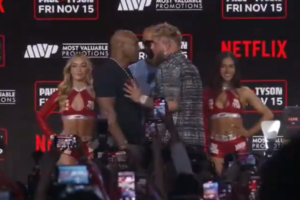 VÍDEO: Mike Tyson e Jake Paul não trocam empurrões antes de luta no boxe. Foto: Reprodução/Twitter