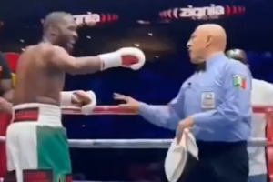 VÍDEO: Floyd Mayweather perde a cabeça e expulsa árbitro em nova polêmica no boxe. Foto: Reprodução/Twitter