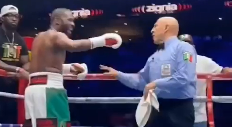 VÍDEO: Floyd Mayweather perde a cabeça e expulsa árbitro em nova polêmica no boxe. Foto: Reprodução/Twitter