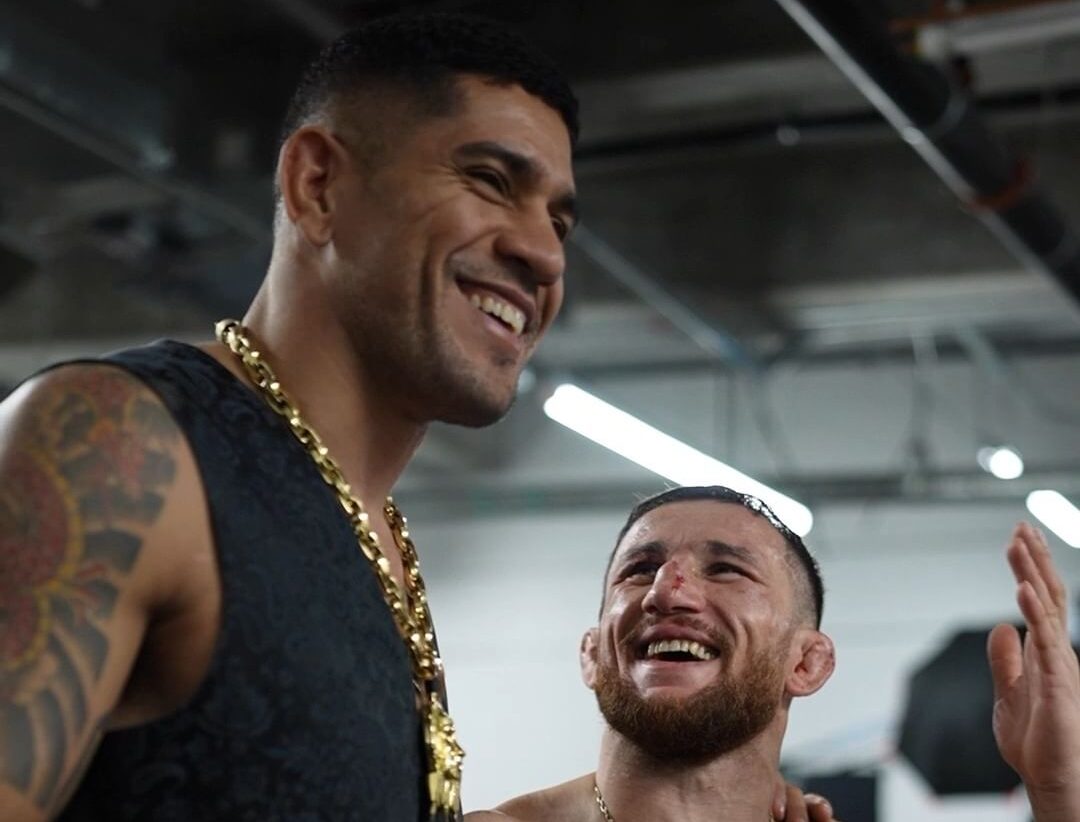 Merab Dvalishvili e Alex Poatan se encontram nos bastidores do UFC 306 na Esfera. Foto: Reprodução/Instagram/UFC