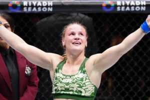 Valentina Shevchenko faz luta estratégica, supera Alex Grasso em trilogia e retoma cinturão no UFC 306. Foto: Reprodução/Twitter/UFC News