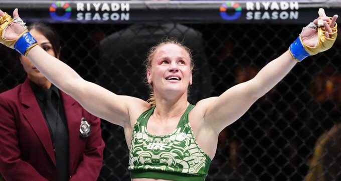 Valentina Shevchenko faz luta estratégica, supera Alex Grasso em trilogia e retoma cinturão no UFC 306. Foto: Reprodução/Twitter/UFC News