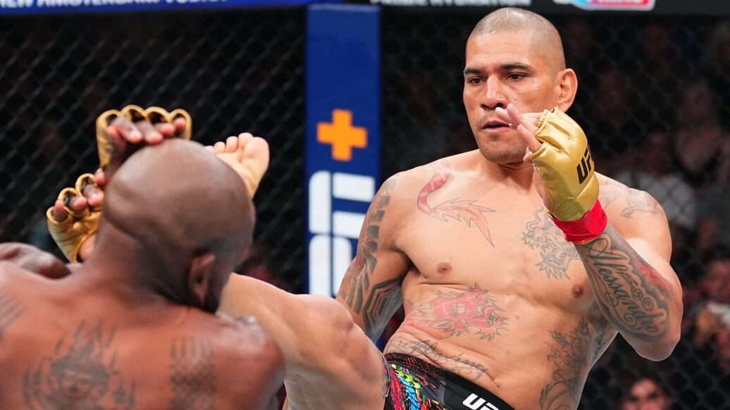 Alex Poatan desfere chute em Khalil Rountree no UFC 307. Foto: Reprodução/Instagram UFC Brasil