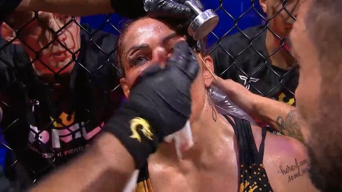 Corte de Cris Cyborg em luta com Larissa Pacheco na PFL. Foto: Reprodução/Twitter