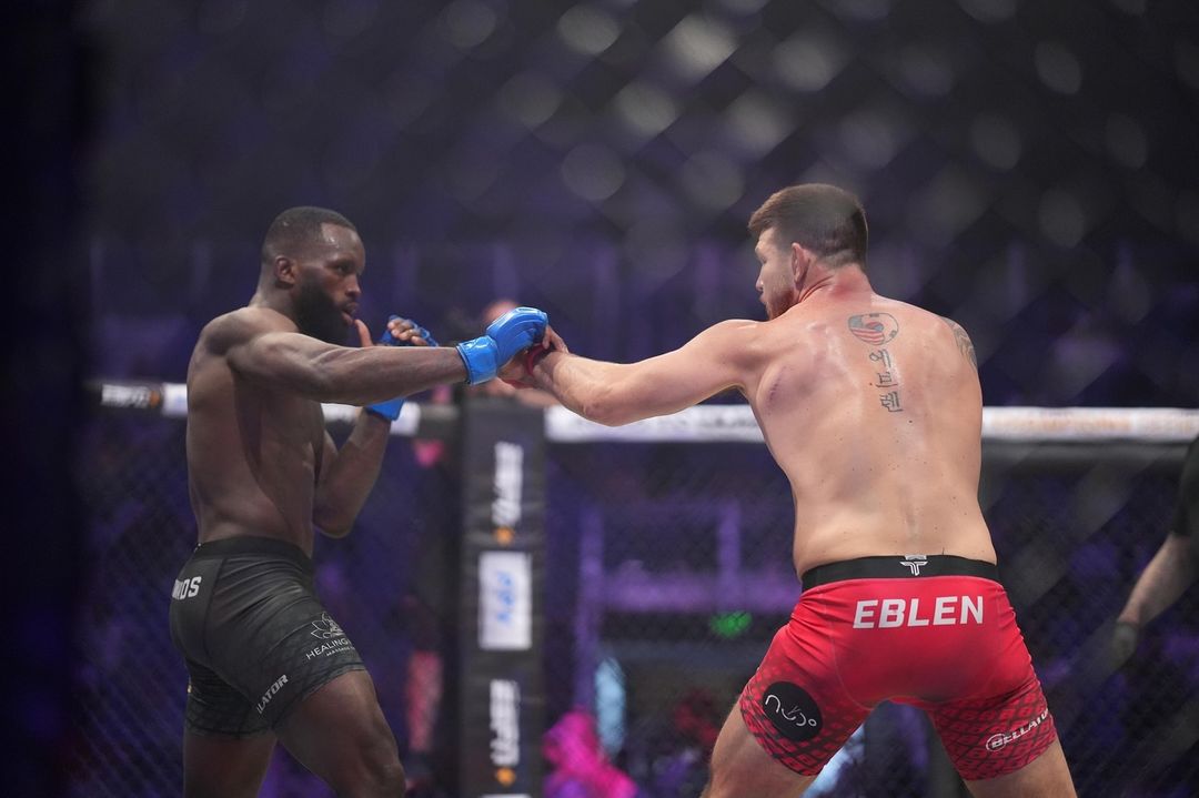 Johnny Eblen domina Fabian Edwards e mantém cinturão da PFL em revanche contra Fabian Edwards. Foto: Reprodução/Twitter/PFL