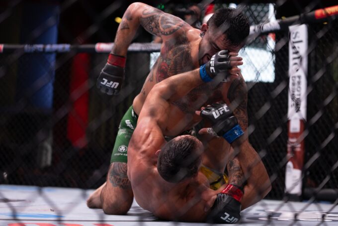 https://www.superlutas.com.br/wp-content/uploads/2024/10/Michel-Pereira-sofre-derrota-para-Anthony-Hernandez-no-UFC-Vegas-99-680x454.jpg