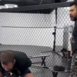 Justin Gaethje toma soco e é derrubado por seu próprio treinador em sparring. Foto: Reprodução/X/justingaethje