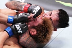 Brandom Royval vence Tatsuro Taira no UFC Vegas 98. foto twitter UFCnews