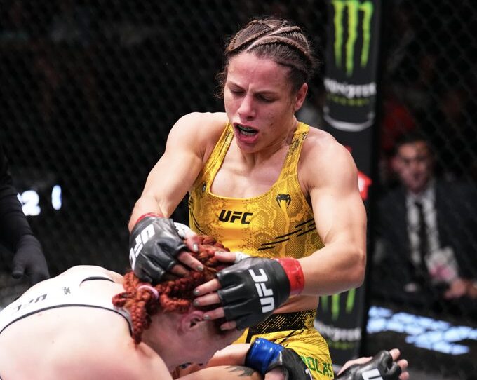 Julia Polastri consegue sua primeira vitoria no UFC. foto: Twitter/ UFC news