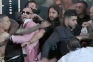 Conor McGregor rouba a cena em pesagem cerimonial do BKFC Espanha / Reprodução BKFC